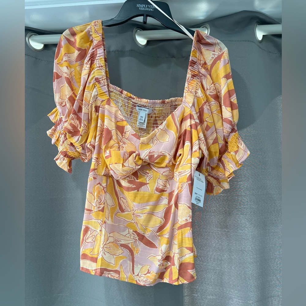 - Women’s twist front puff sleeve